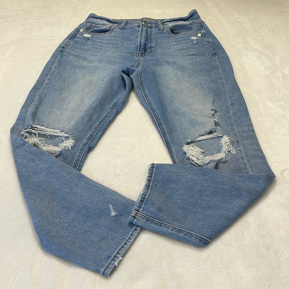 AMERICAN EAGLE MOM JEANS SIZE 6 R